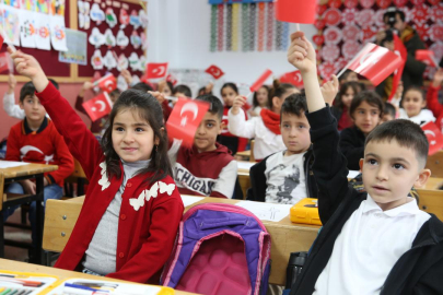 Okullarda İlk gün heyecanı! 17 Milyon öğrenci ders başı yaptı!