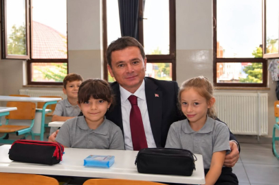 Osmangazi Belediye Başkanı Erkan Aydın eğitim yılının ilk günü öğrencilerin heyecanına ortak oldu!
