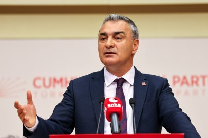 CHP’li Sarı’dan Özgür Özel’e sert tepki! “İzmir halkından özür dile”