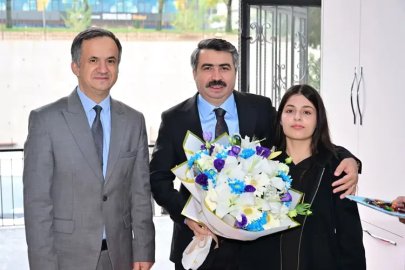 Başkan Oktay Yılmaz öğrencilerle voleybol oynadı!