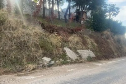 Mudanya'da yağış istinat duvarını yıktı!
