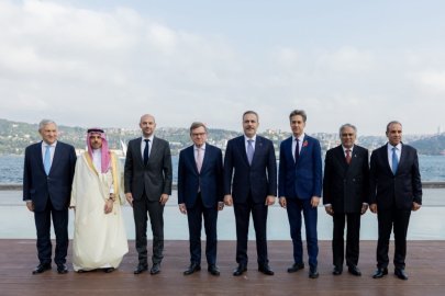 İstanbul’da 8 ülkeden ortak diplomasi mesajı!