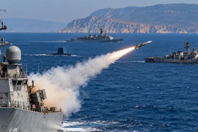 Yunanistan ve İsrail’den Girit açıklarında füze tatbikatı!