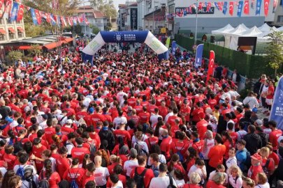 Bursa'da Cumhuriyet Koşusu: Binler Cumhuriyet için koştu