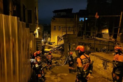 İstanbul Beyoğlu’nda 5 katlı bina çöktü!